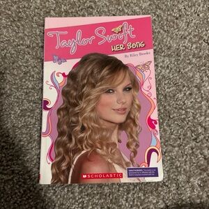 Scholastic Taylor Swift Her Song Pink & Blonde Cover 2009